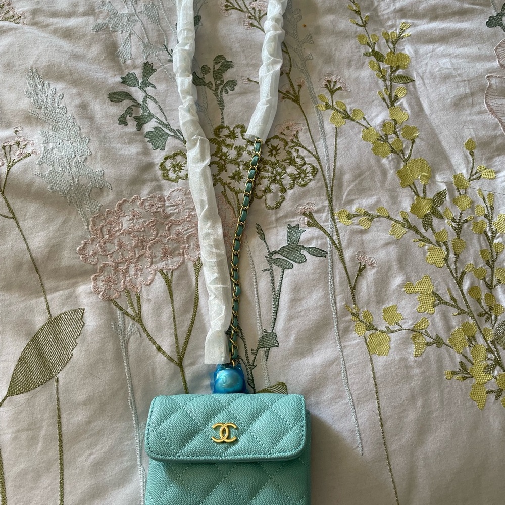 Teal quilted Wallet On Chain